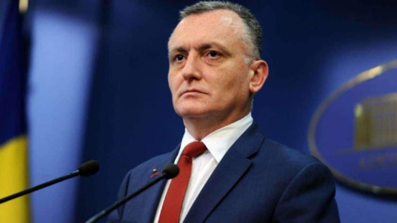 Nu îi plângeți de milă – Cîmpeanu a demisionat după acuzațiile de plagiat, dar rămâne profesor universitar, rector și senator