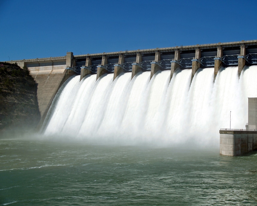 Românii se întreabă de ce Hidroelectrica nu le vinde direct energie ieftină ci prin BURSĂ