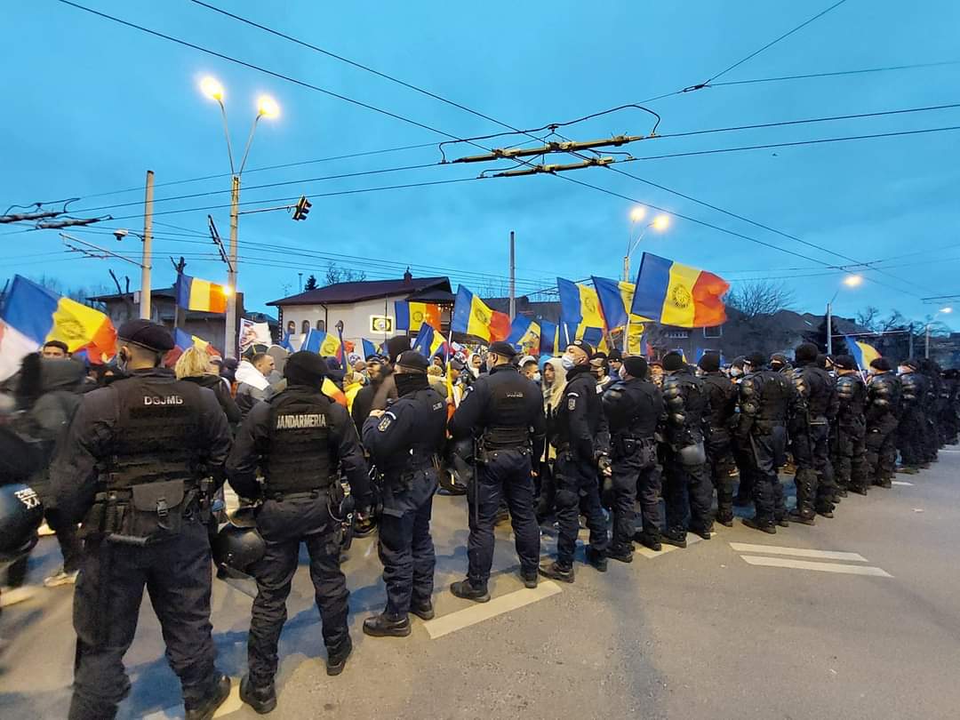 Manifestație cu 10.000 de români la București pentru prețuri, libertate și pace