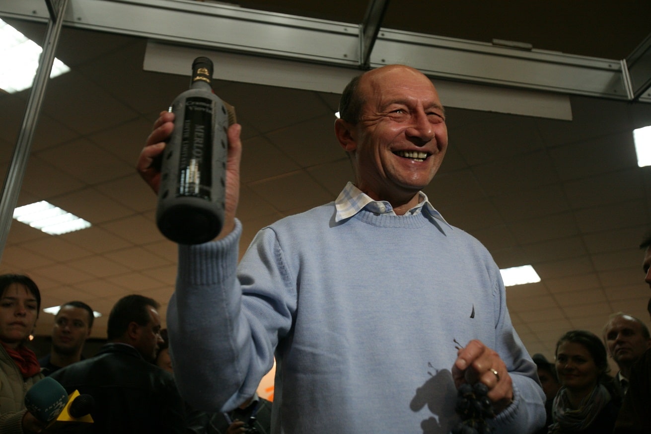Băsescu a turnat, dar a și băut (banii noștri)